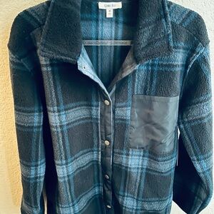 Woman Black and Blue Fleece Flannel button up. Size Medium